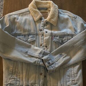 Levi's Disney Light Blue Denim Jacket with Cream Sherpa Lining size small Unisex
